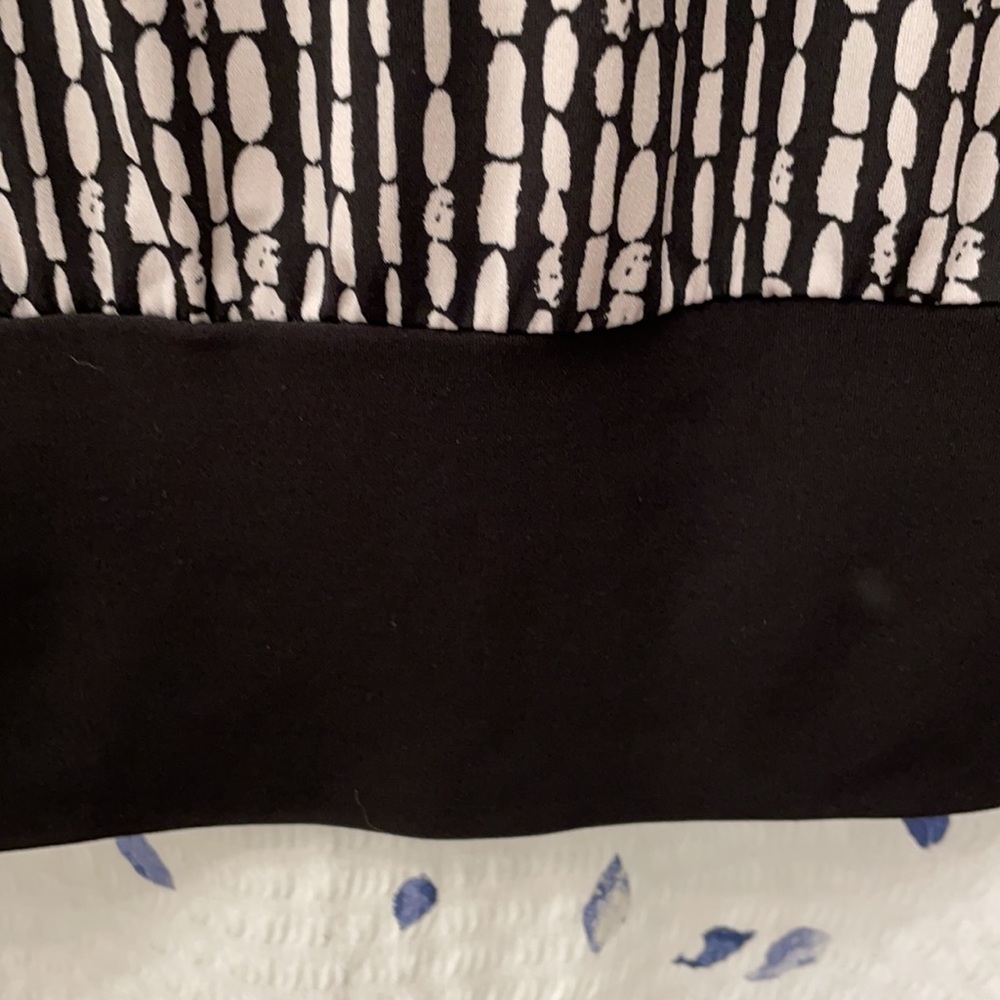 Trixxi Black and White Patterned Cap Sleeve Blouse - Picture 6 of 7